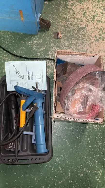 Craftsman detail sander with sandpaper