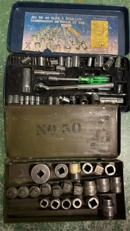 Pair of socket wrench sets