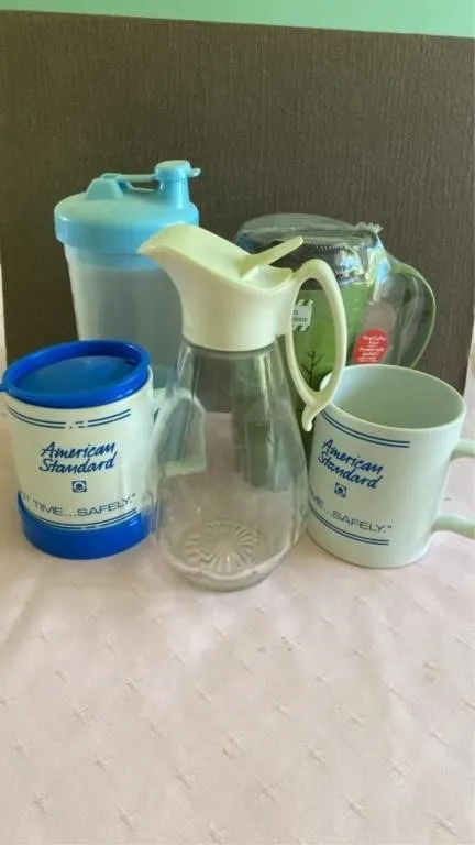 Assorted kitchen items