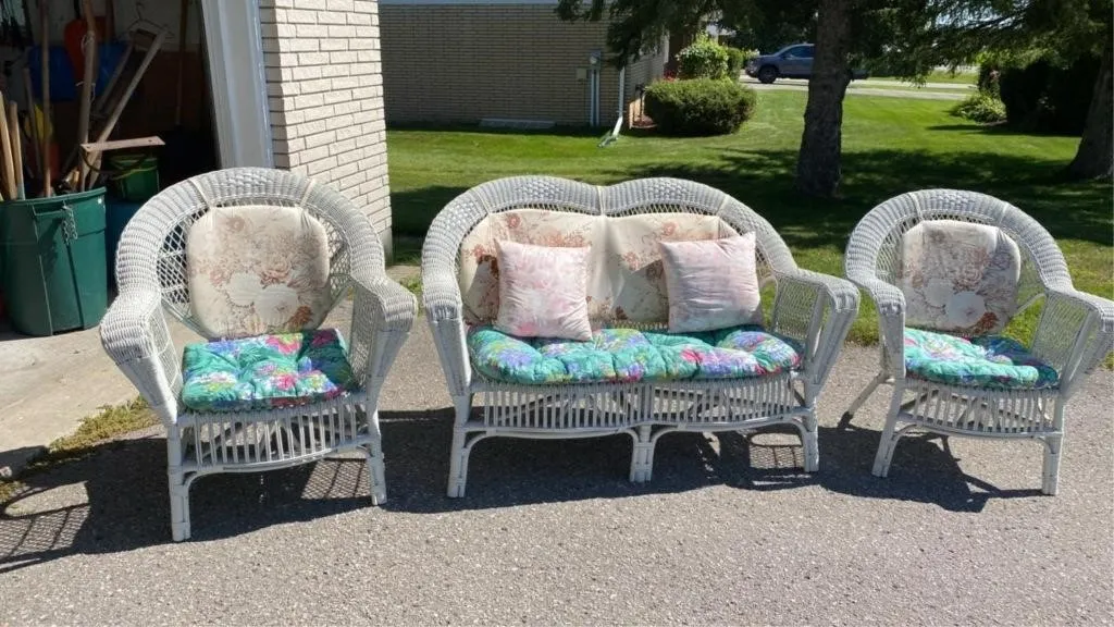 Wicker set