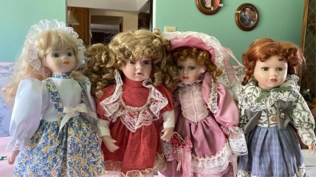 Set of porcelain dolls