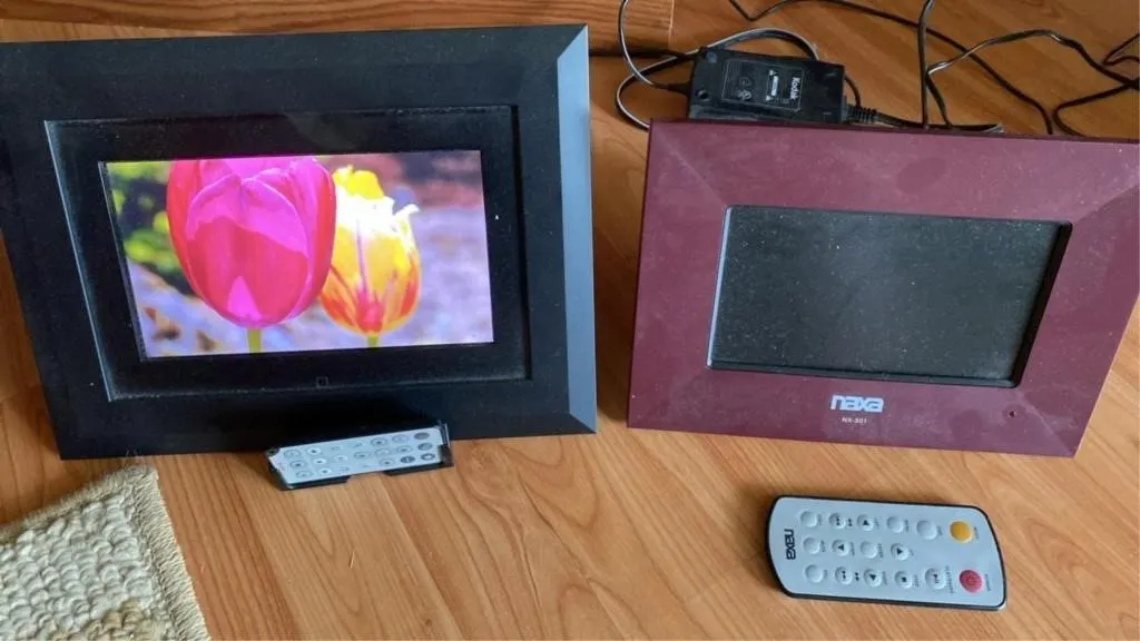 Digital picture frames