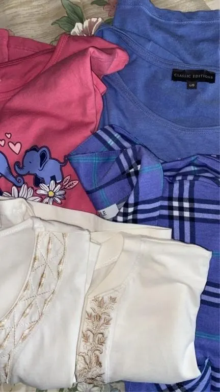 Short sleeve tops