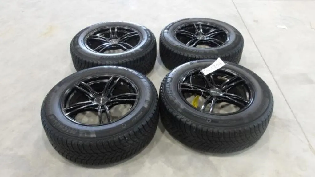 Qty Of (4) Michelin 245/60R18 Snow Tire(s) &