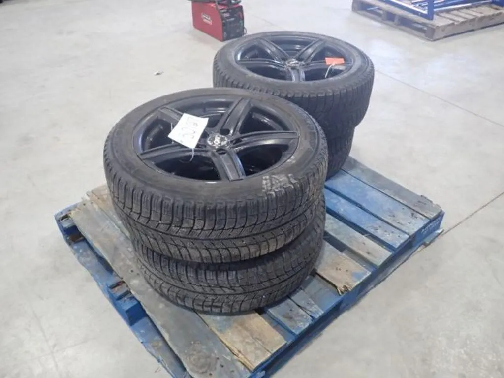 Qty Of (4) 225/50R17 Tire(s) & Rim(s)