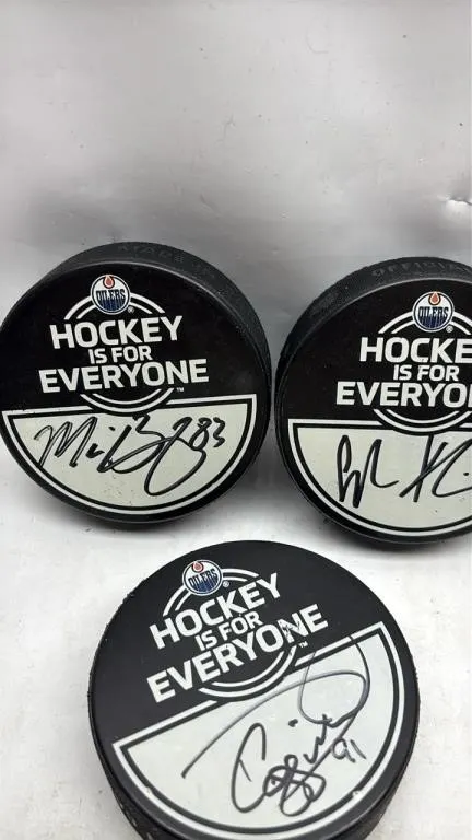 Edmonton Oilers NHL Autographed hockey puck