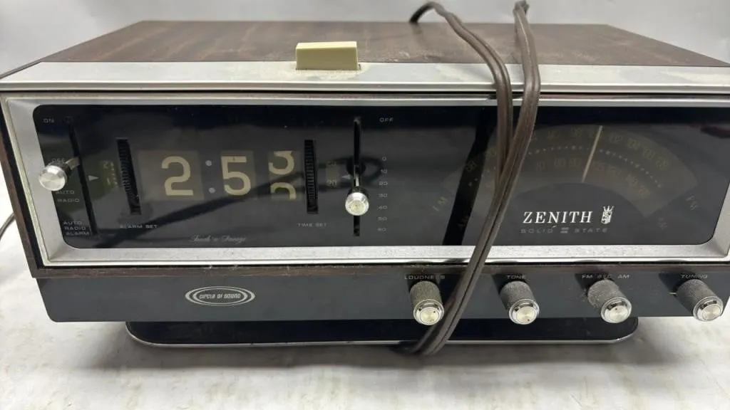 Vintage Zenith flip clock radio