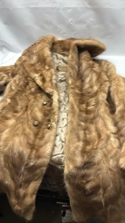 Vintage Hurtig Furs Furncoat button up
