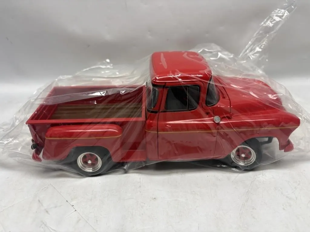 Diecast 1955 Chevrolet Pickup Truck 1:18 Scale