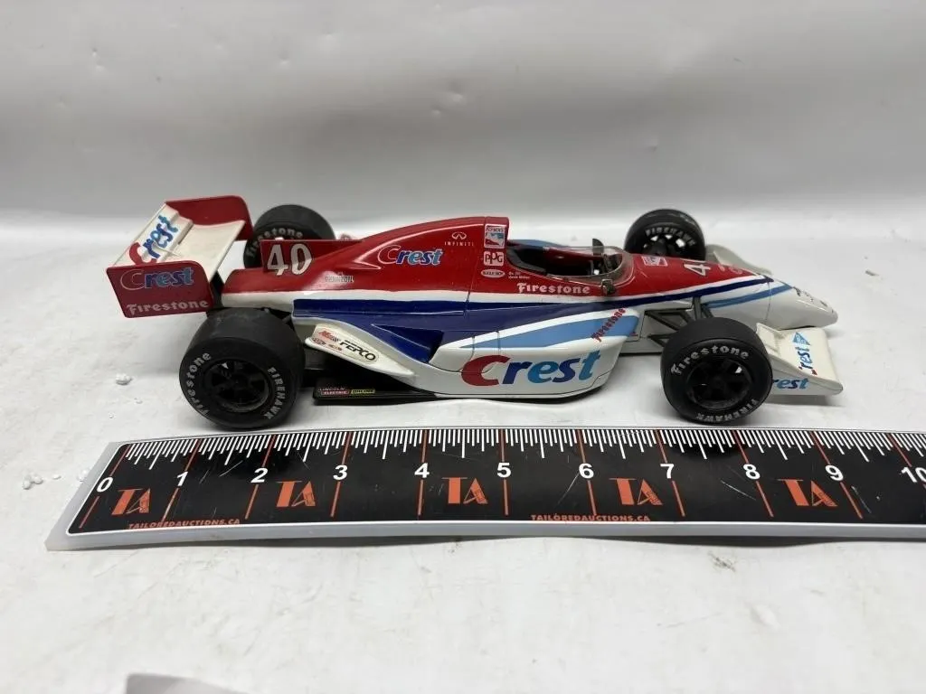 Maisto Indy Racing League 1/18 Scale Crest #40 Car