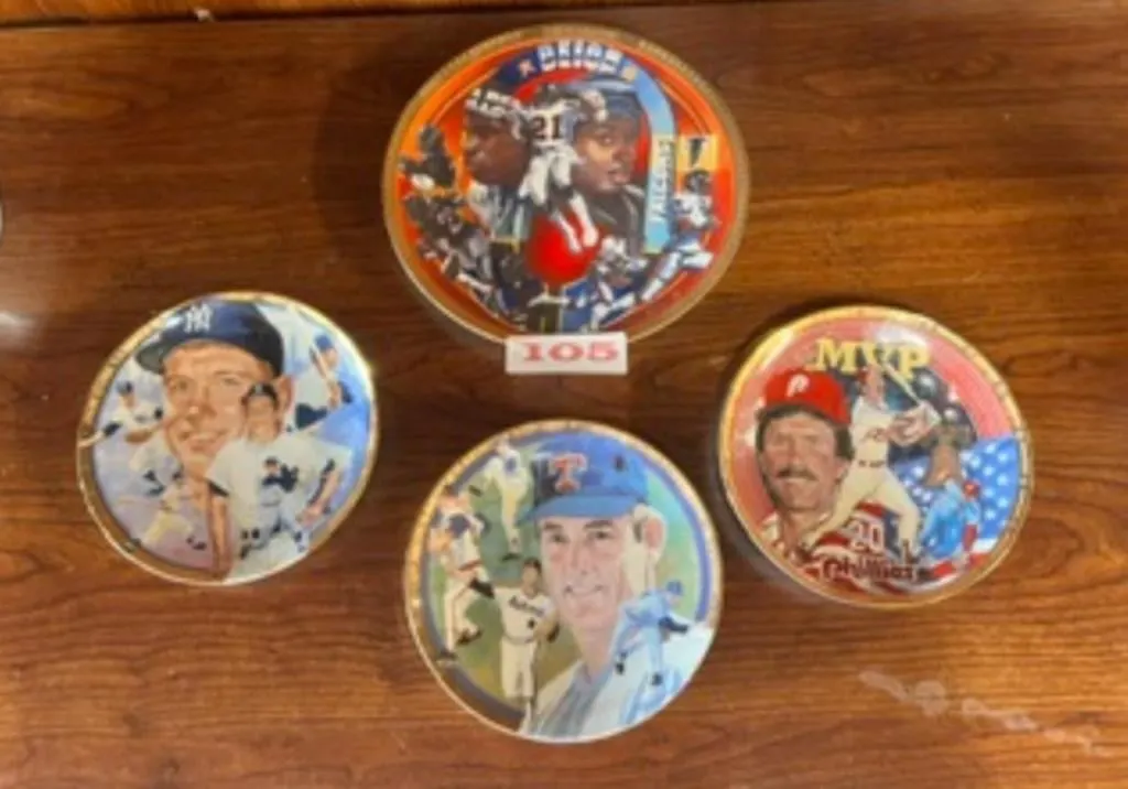 Hamilton Collection Vintage Plates - lot of 4