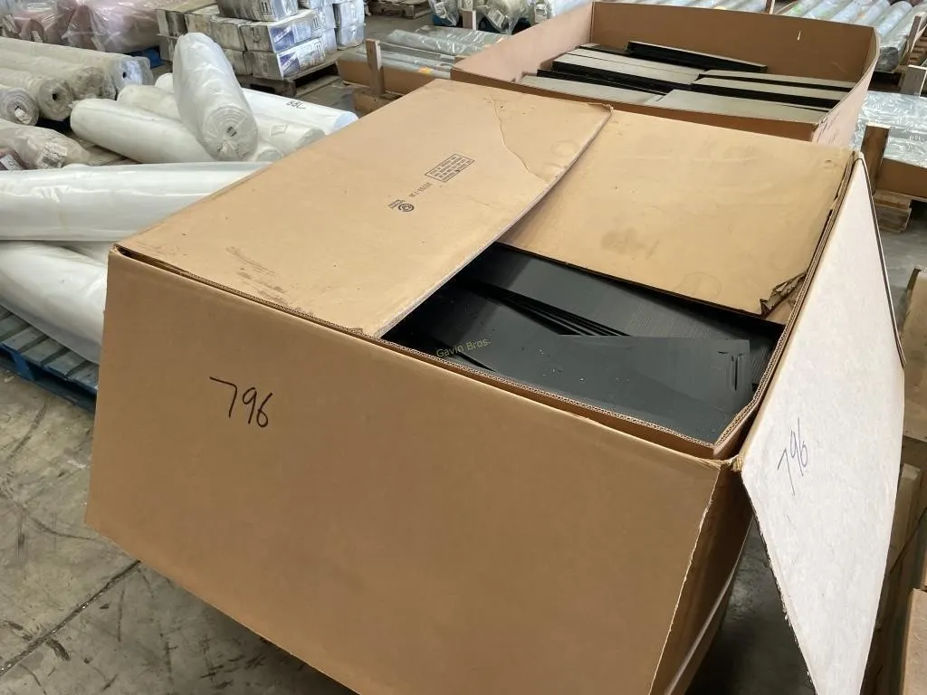 corrugated plastic pieces