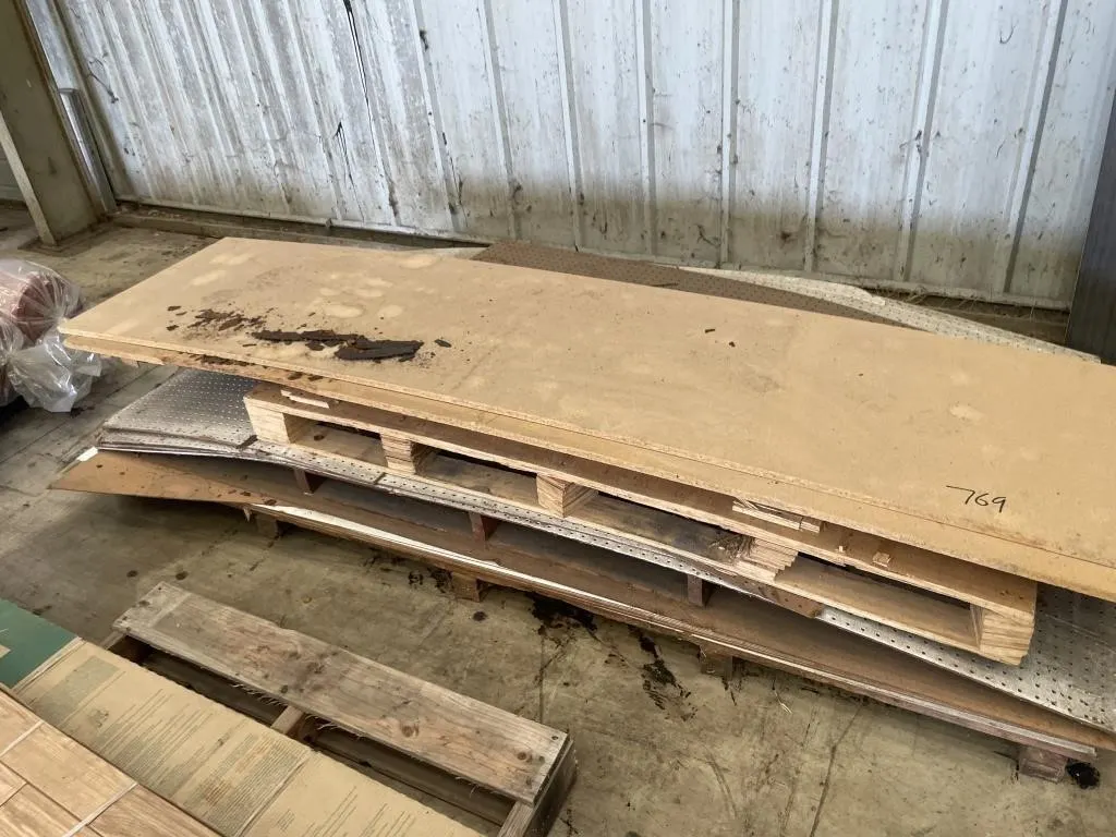 shelf & peg board