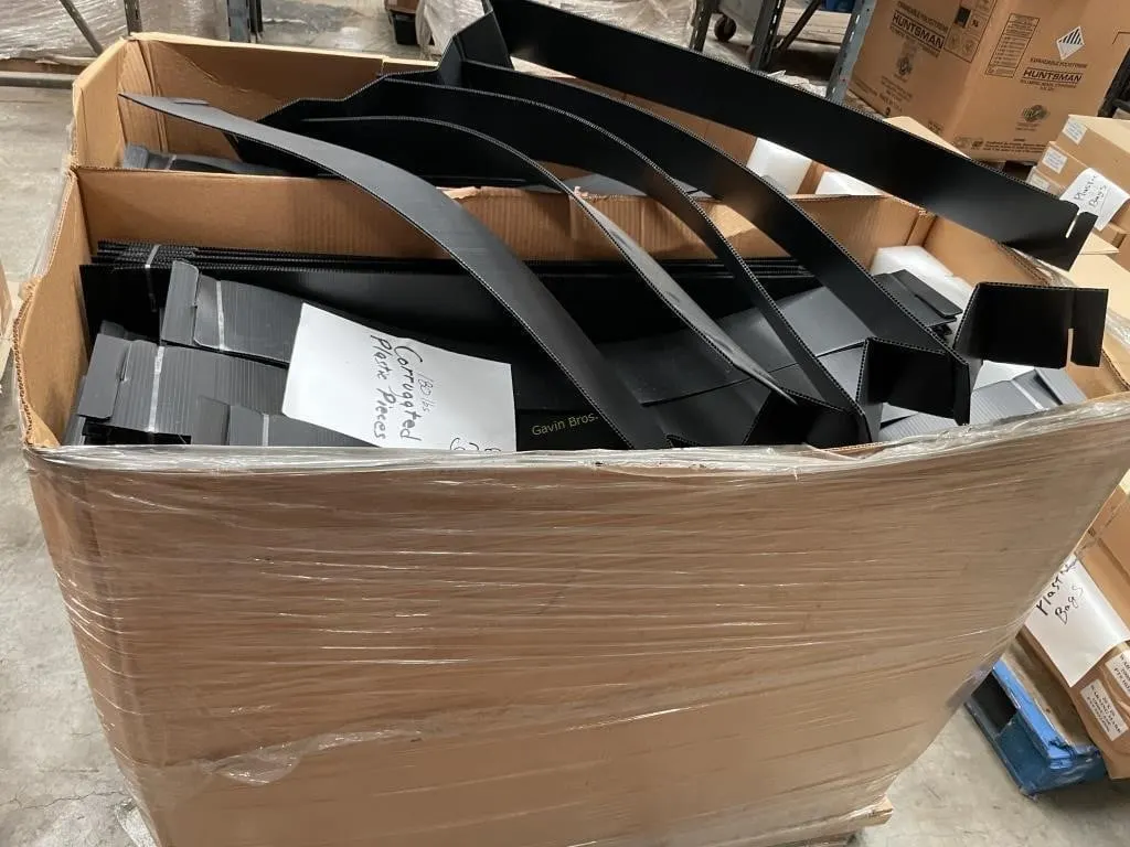 Corrugated plastic pieces