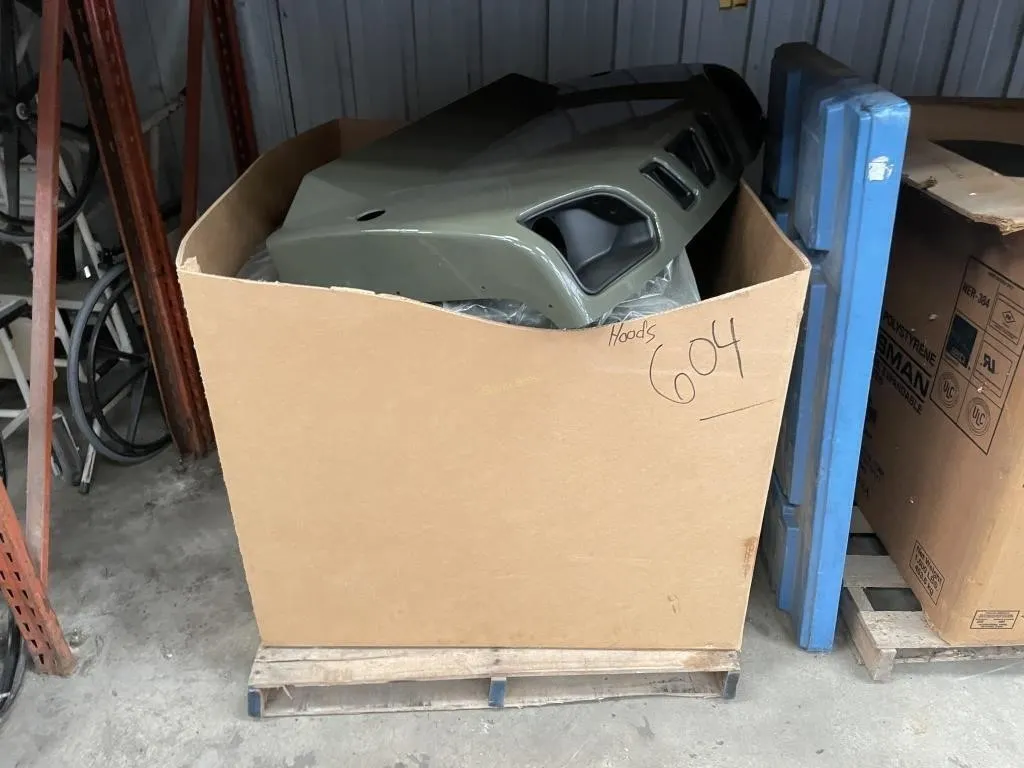tote of UTV hoods