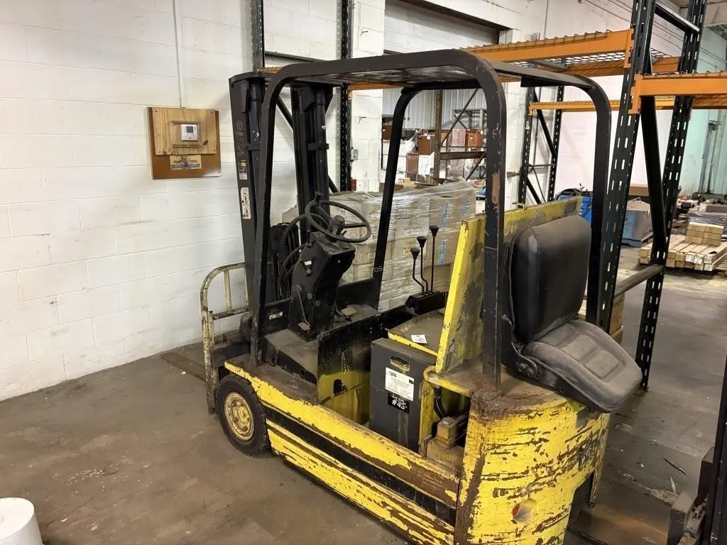 Yale 3-wheel Electric Fork Lift