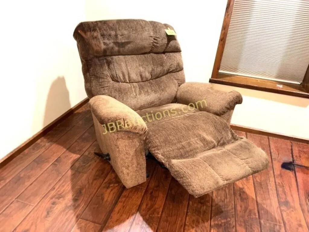BROWN RECLINER