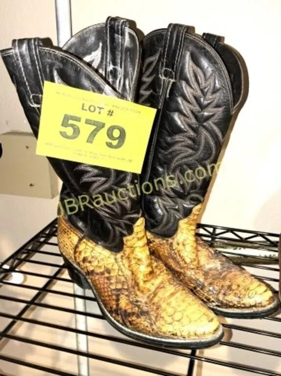 SIZE 9 1/2 D SNAKE SKIN BOOTS