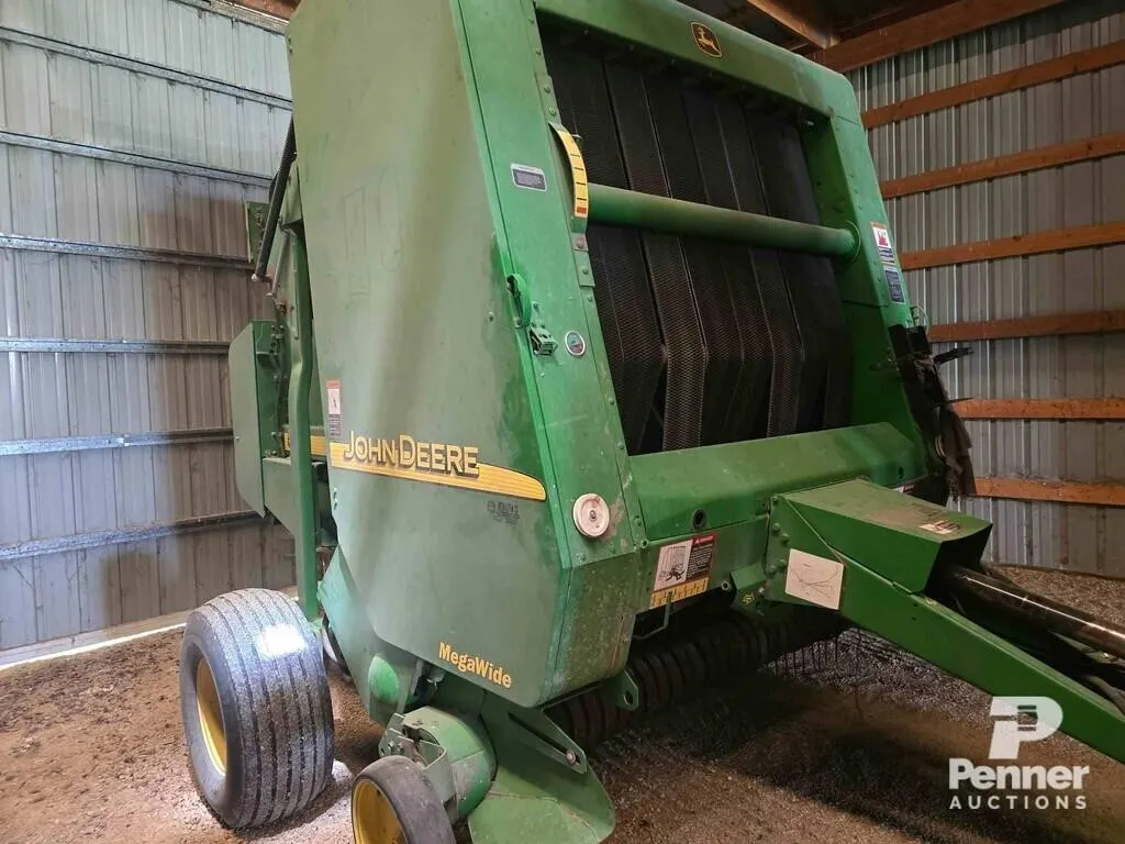 John Deere 567 Mega Wide Round Baler Silage