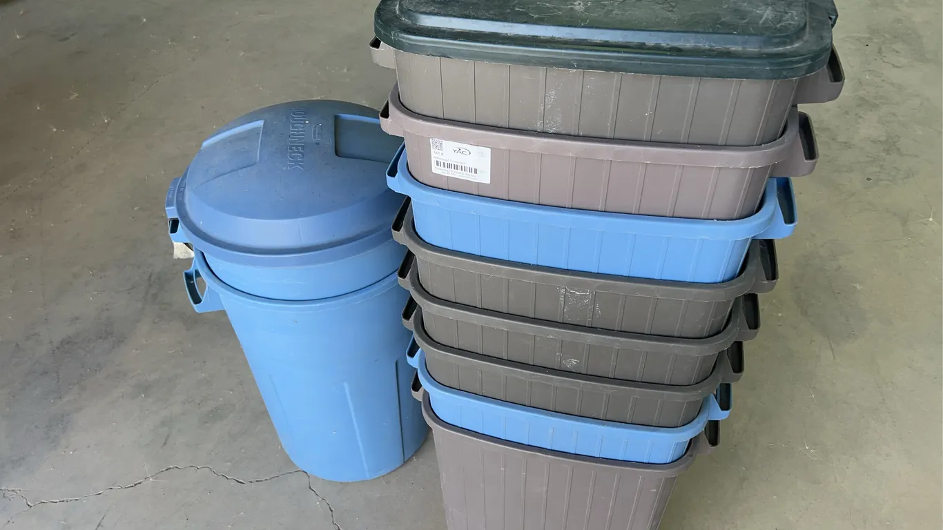 Rubermaid Containers