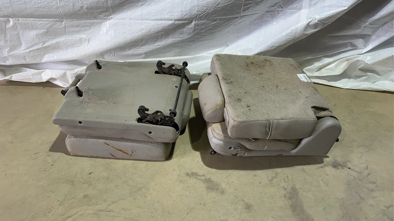 2- 2007 Chevrolet Tahoe Seats