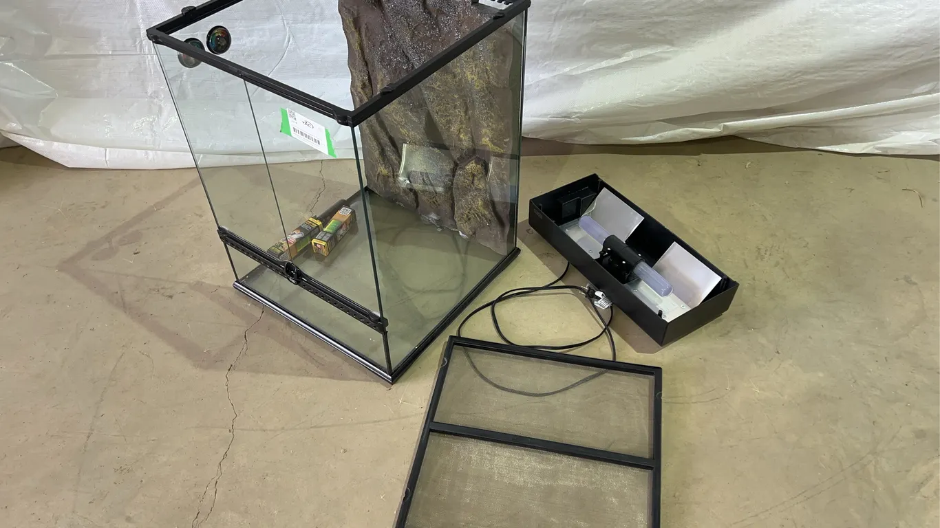 ExoTerra TerrariumW/Heat Bulbs & Monitors