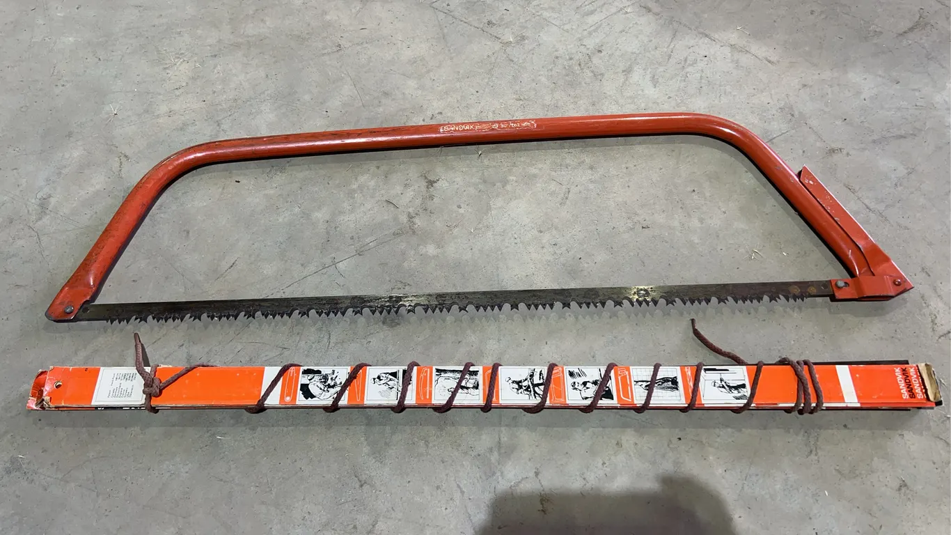 Hacksaw w/ Blades