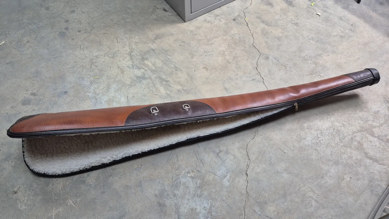 LEATHER PADDED CASE