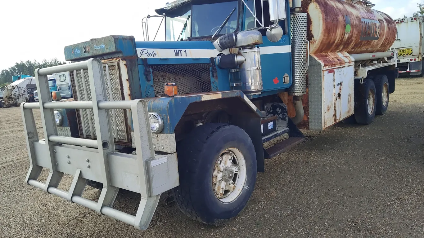 Non-Operable 1982 Kenworth LW900 T/A Water Tank Truck