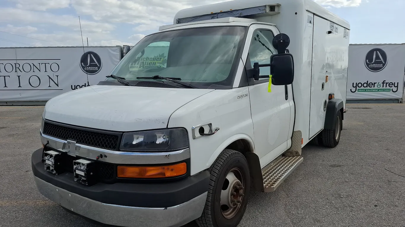 2016 Chevrolet Express T/A Cutaway Cube Van
