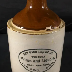 1/2 GAL RED WING STONEWARE ADVERTISING CROCK JUG RED WING LIQUOR CO WHOLESALE WINES & LIQUORS RED WING MINNESOTA