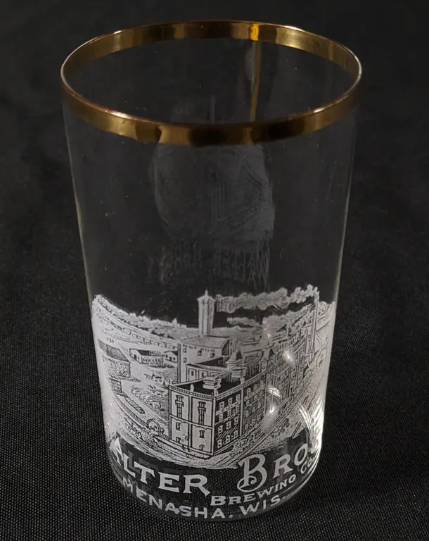 PRE PROHIBITION FACTORY SCENE WALTER BROS BREWING CO MENASHA WISCONSIN ETCHED BEER DRINKING GLASS