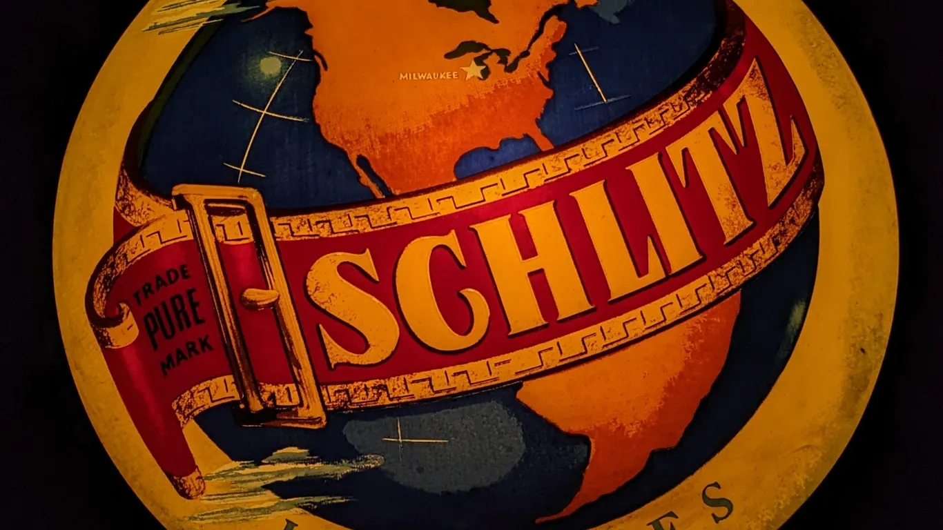 LIGHTED SIGN SCHLITZ BEER IN BOTTLES MILWAUKEE WISCONSIN
