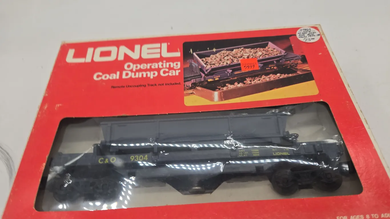 Vintage lionel operating coal dump car in original box