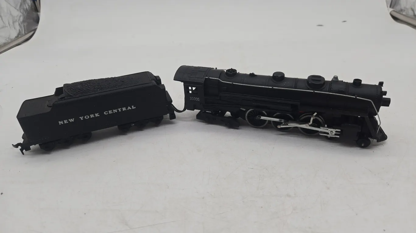 Vintage american flyer, new york central number 31005 locomotive.And tender