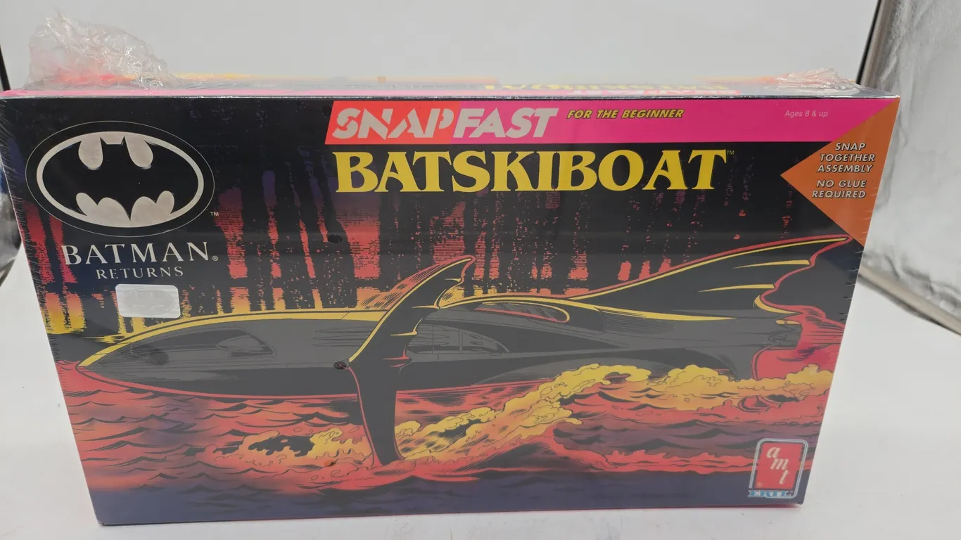 Vintage, a m t brand, snap, fast batman bat ski boat model