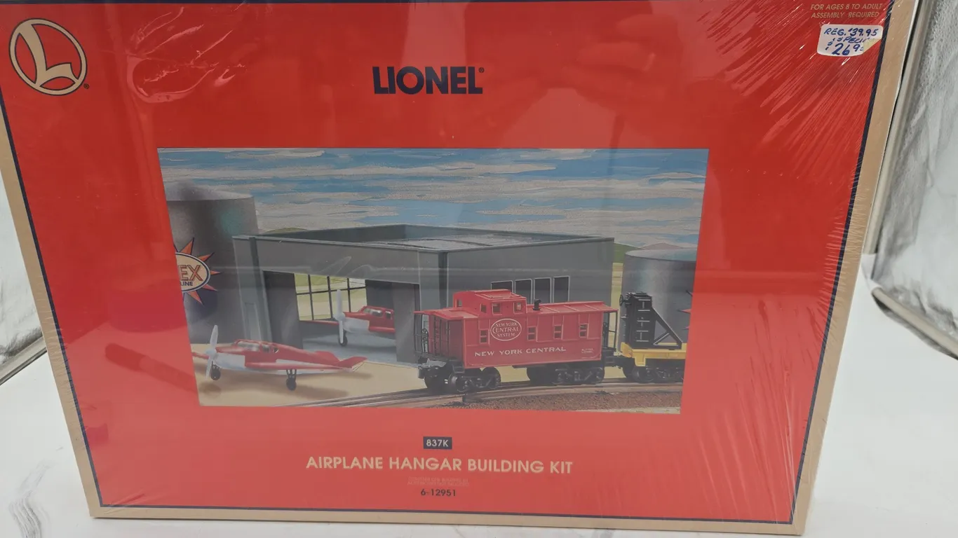 Vintage lionel airplane hangar, building kit number 612951 new inbox