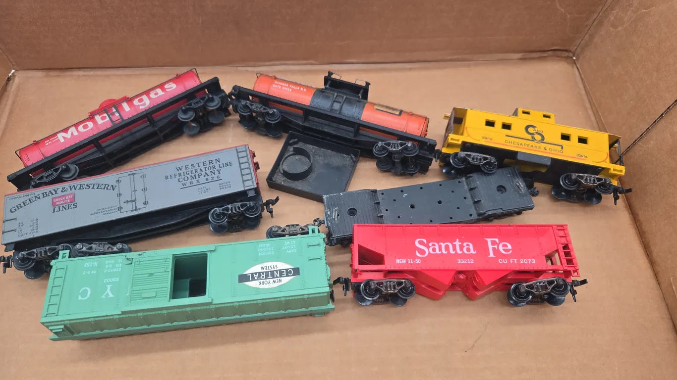 Assorted american flyer, h o scale train cars