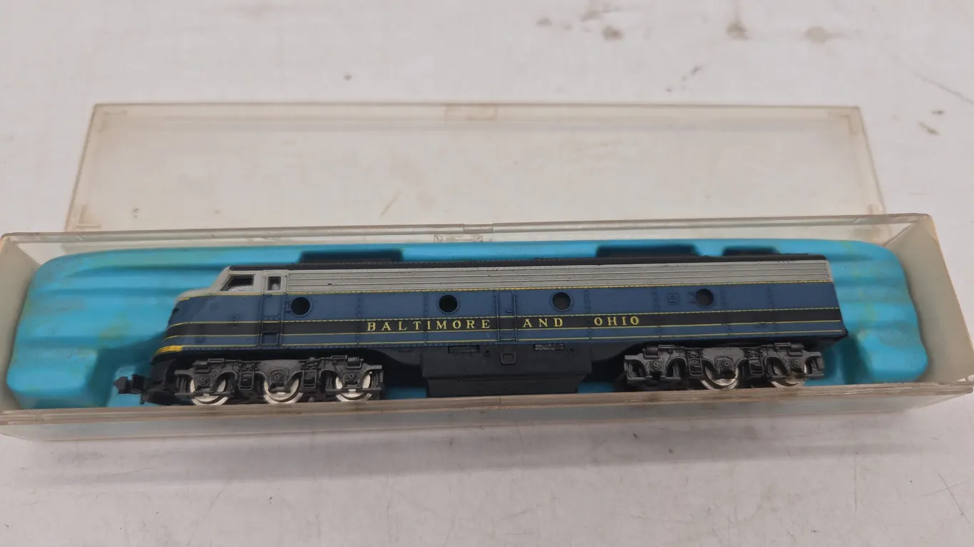 Atlas brand n scale 2102 locomotive, new inpacking
