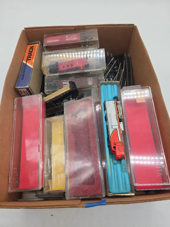 Assorted n scale train cars