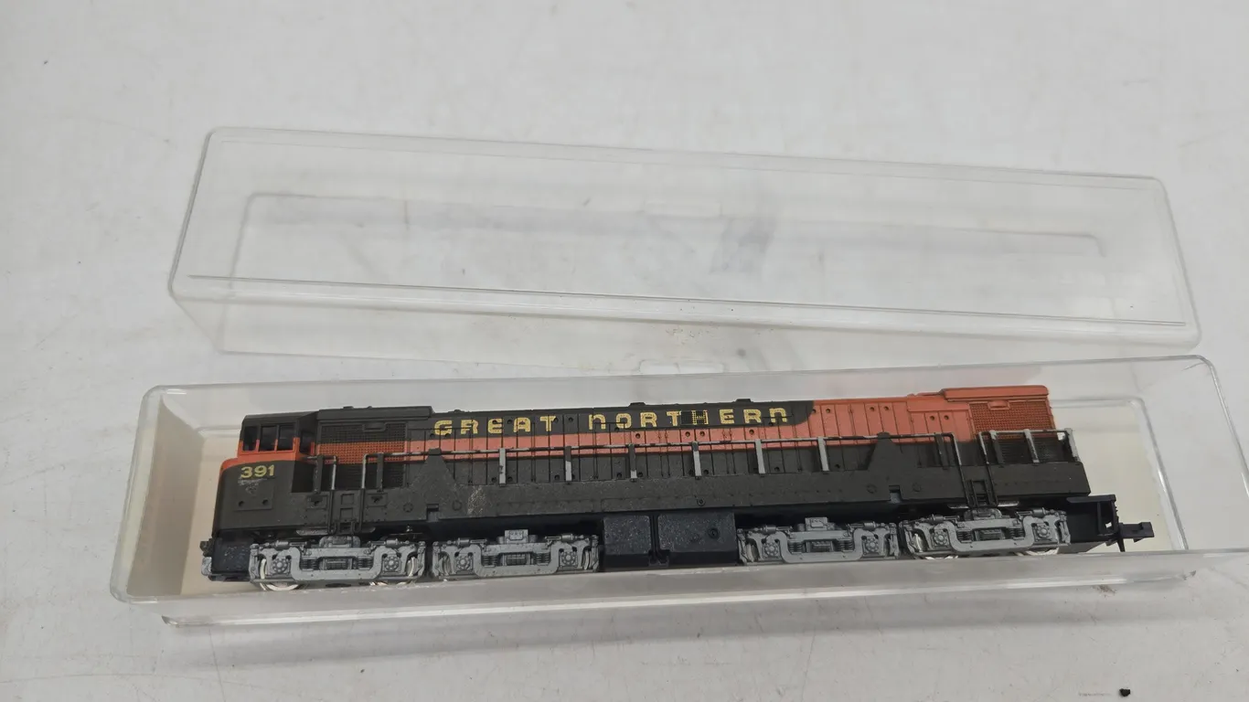 Vintage mini tricks of west germany, number 391 great northern diesel locomotive n original box