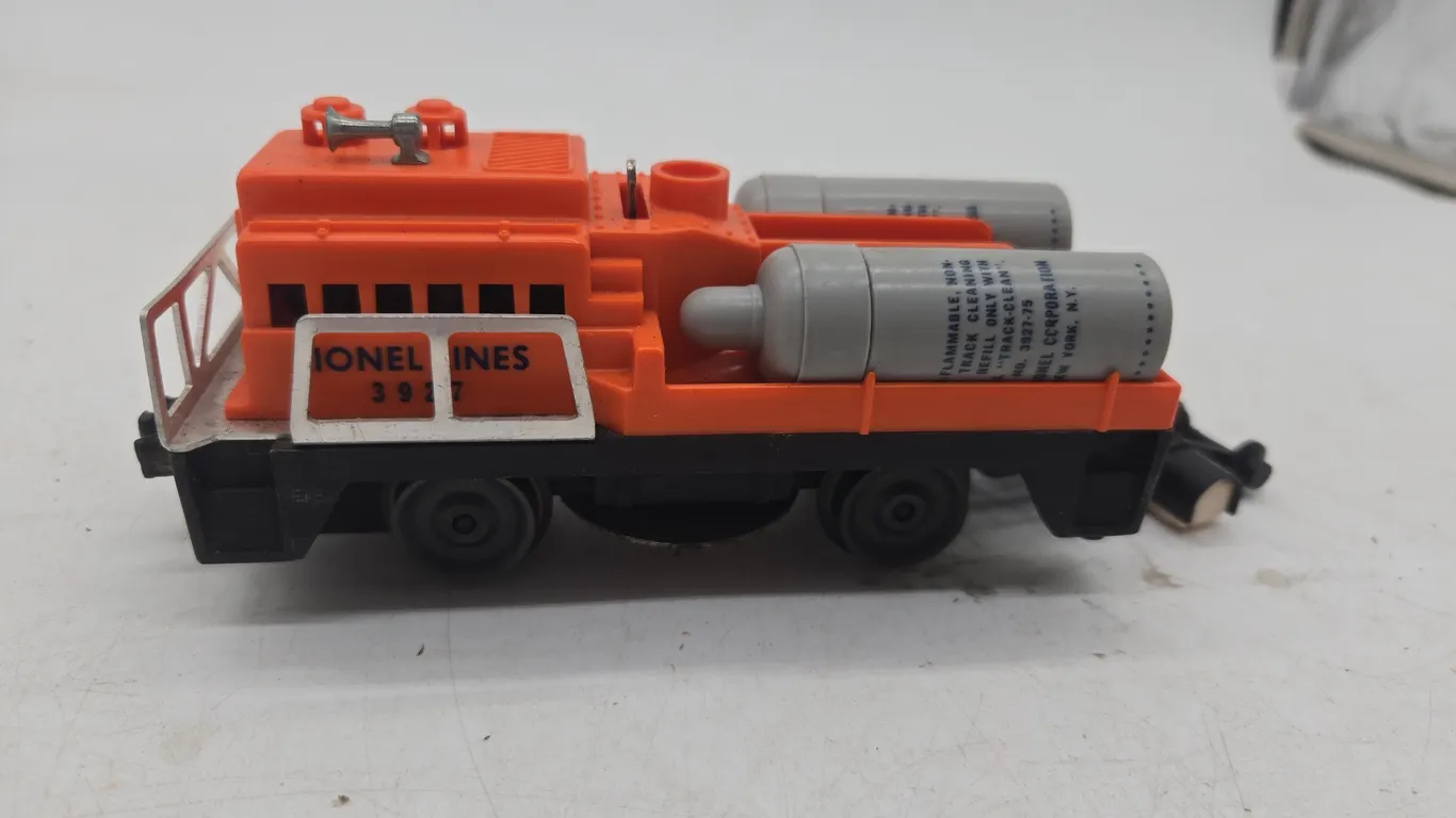 Vintage lionel number 3927 track cleaning car