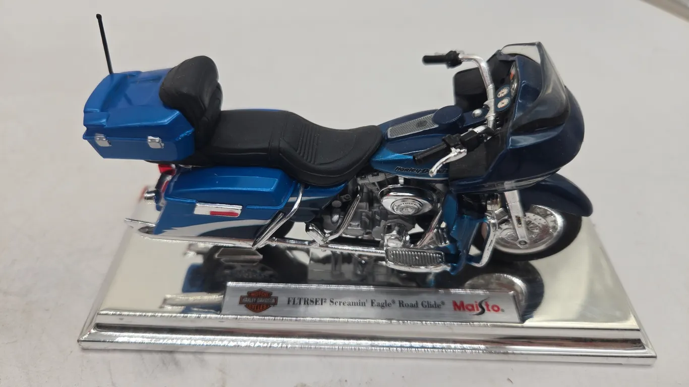 Vintage miasto screaming eagle road glide motorcycle model