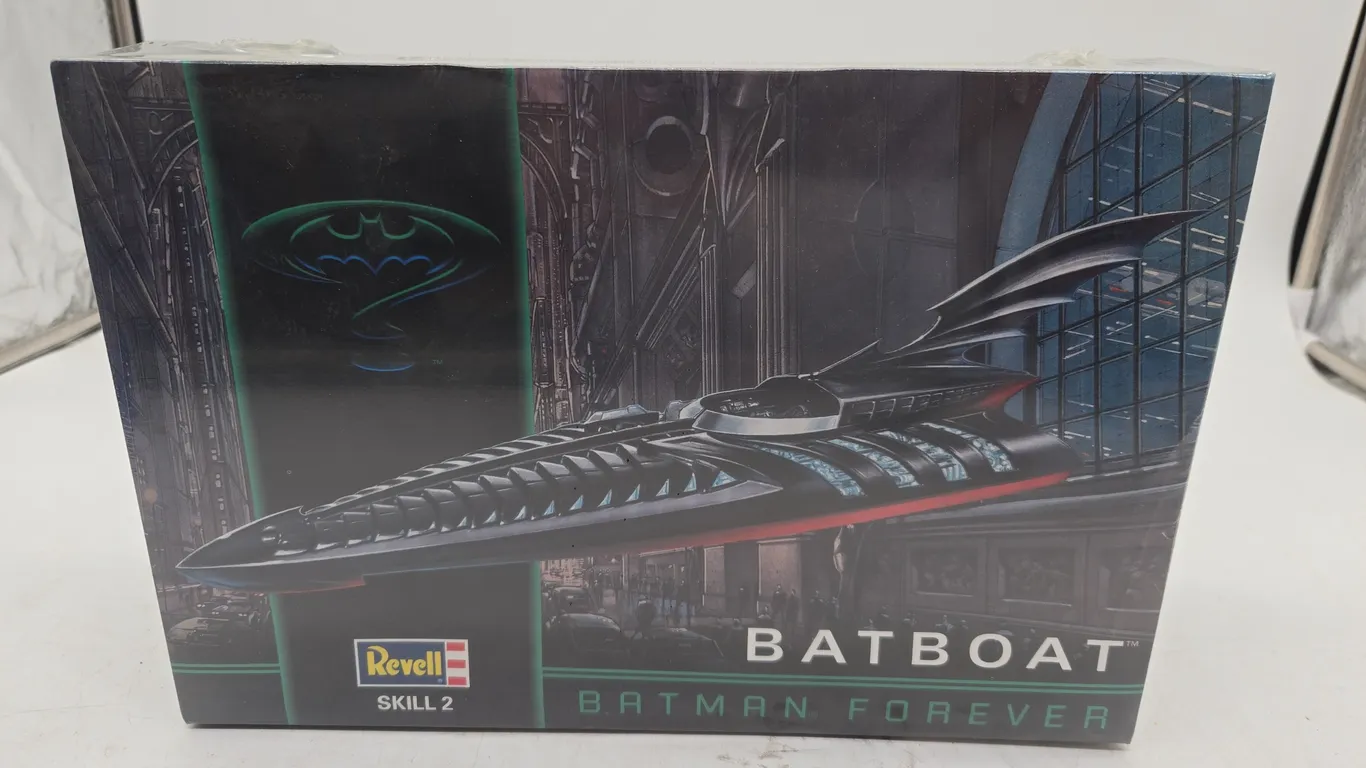 Vintage revelle, Batman forever. Bat boat model new inbox.