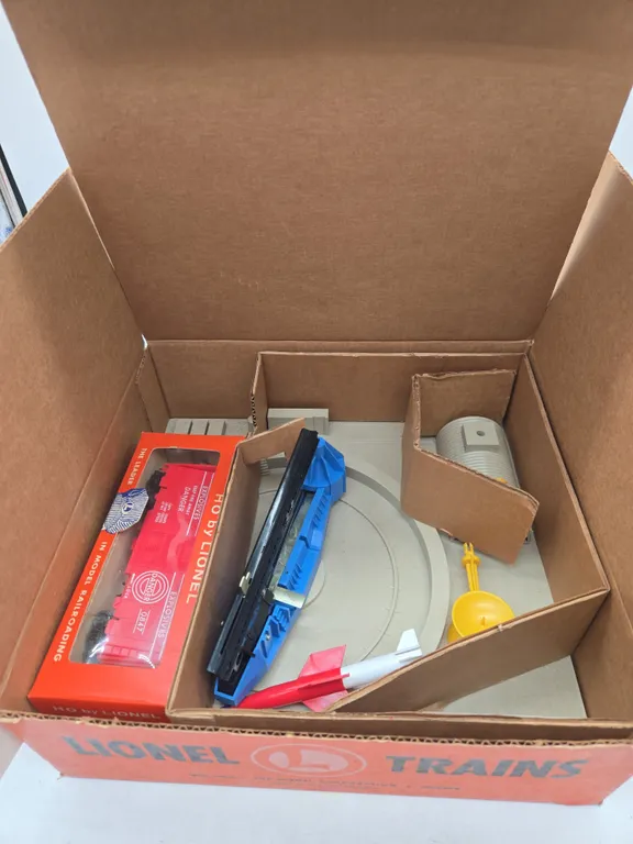 Vintage lionel number 0470 missile launching platform with exploding target car new in box