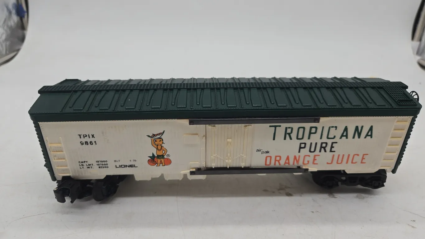 Vintage lionel tropicana, pure orange juice box car
