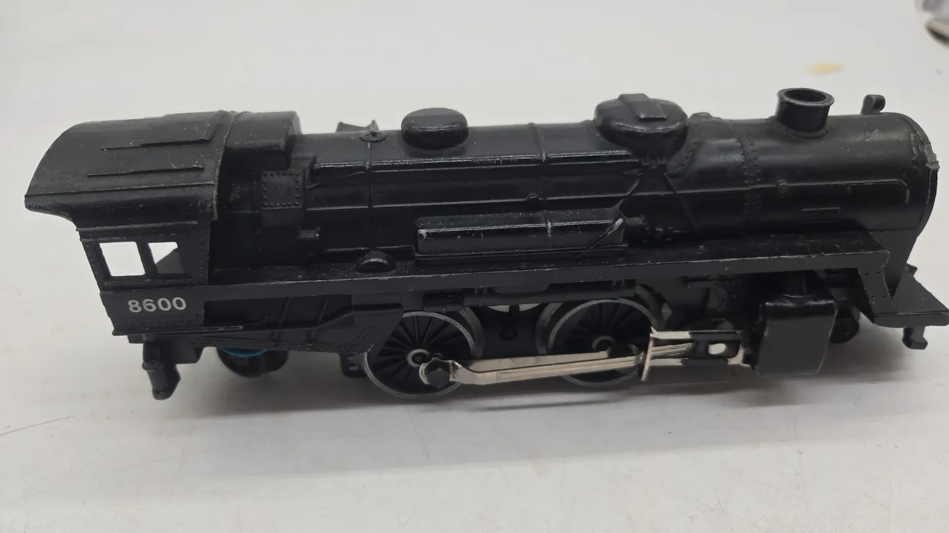 Vintage lionel number 8600 steam locomotive