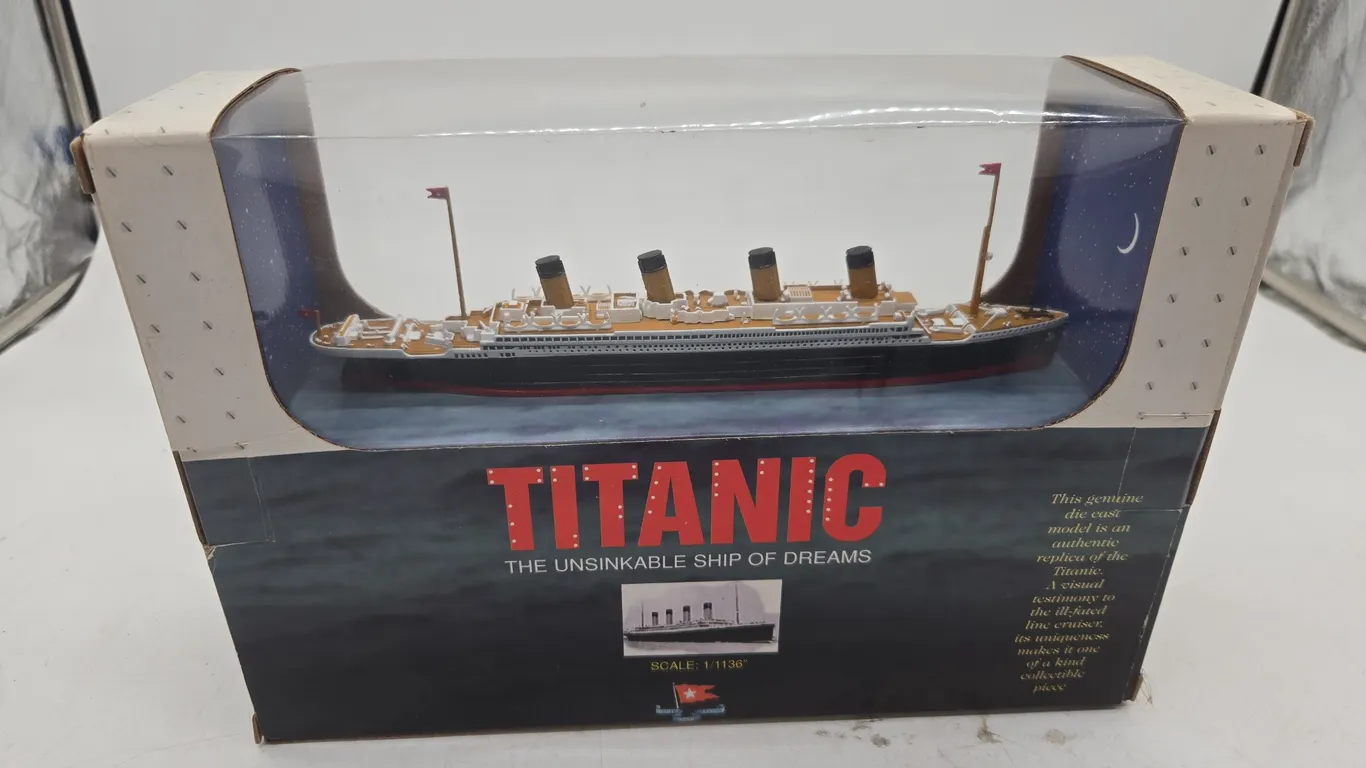 Vintage titanic ship of dreams model new in