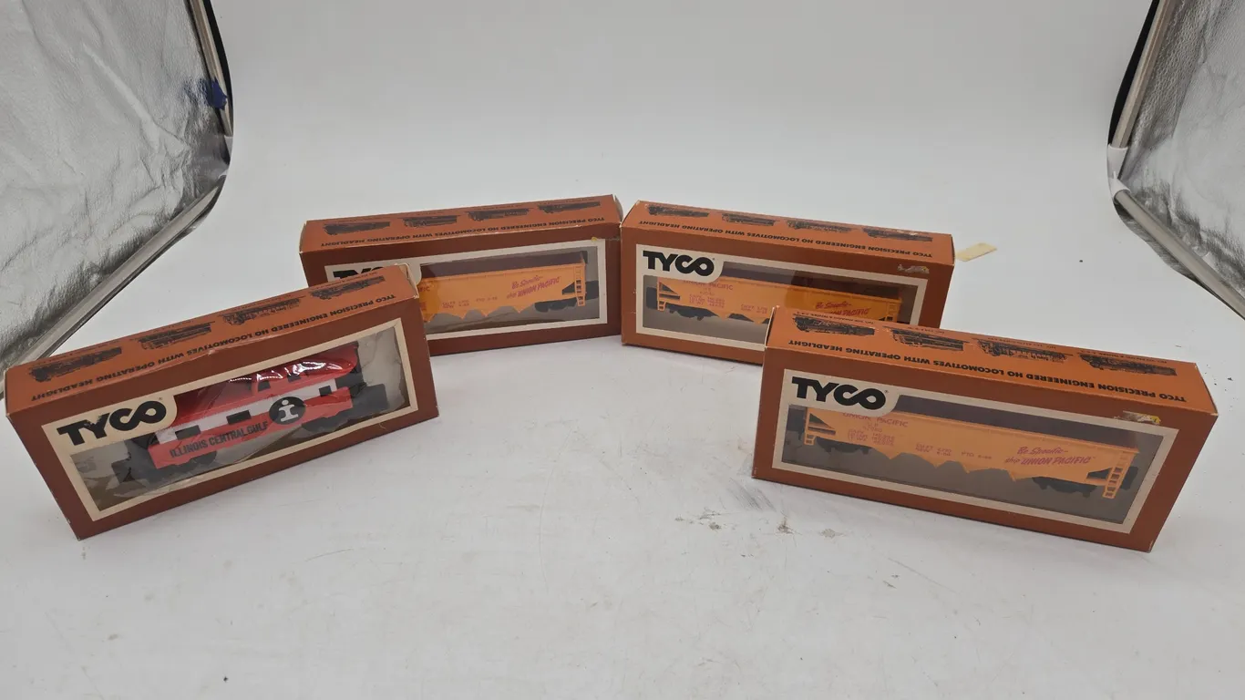 Assorted h o scale train cars, new inboxes
