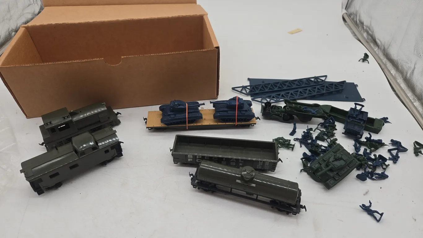 Vintage tyco h o scale green army train set